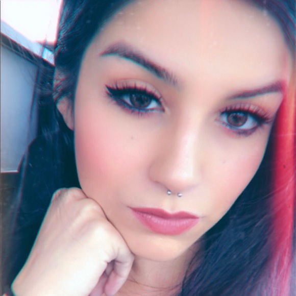 Meet your Posher, Kimberly - Picture 2 of 8